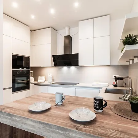 Friends - By Myhomeincomo *