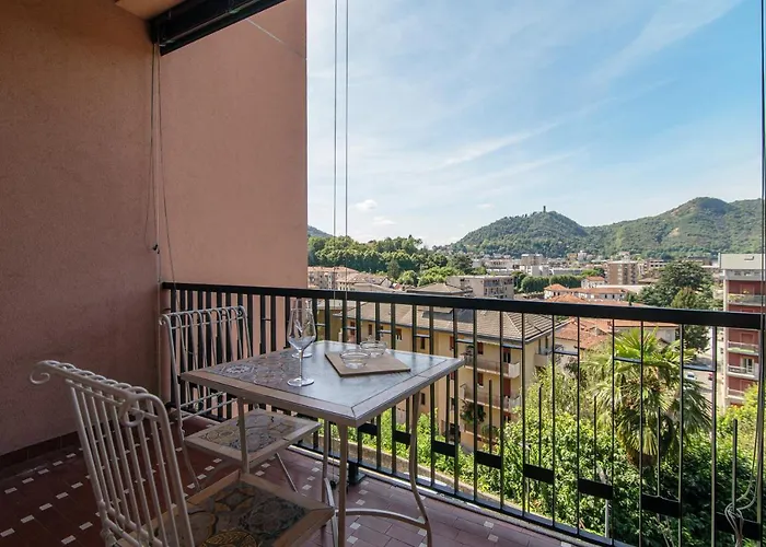 Friends - By Myhomeincomo Apartment *