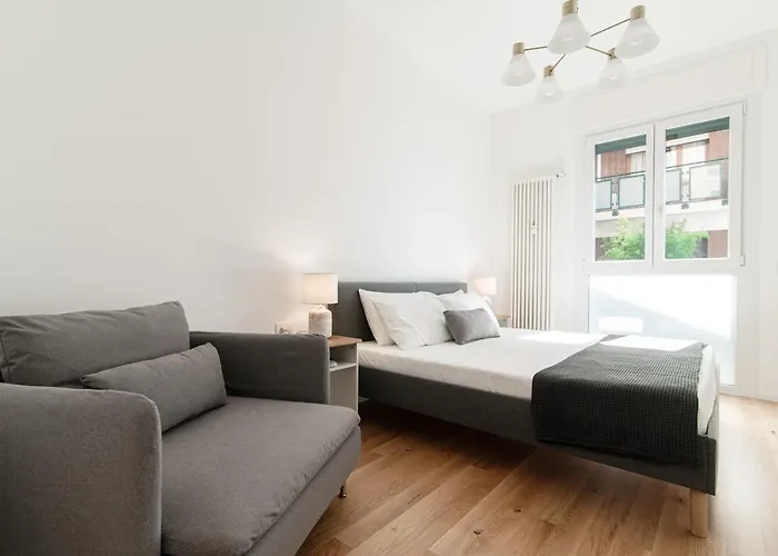 Apartment Friends - By Myhomeincomo Como