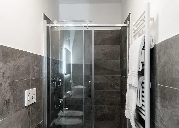 Friends - By Myhomeincomo Como