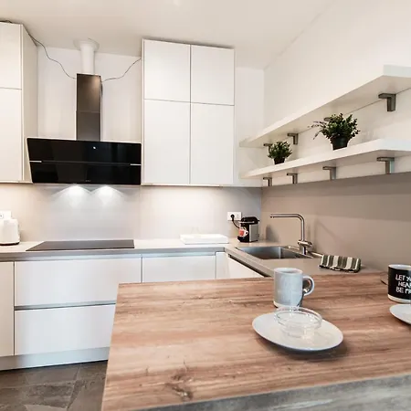 Friends - By Myhomeincomo Côme