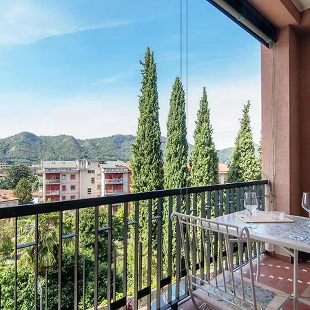 Friends - By Myhomeincomo * Côme