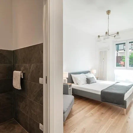 Friends - By Myhomeincomo شقة كومو