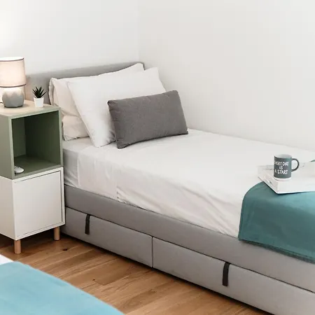 Friends - By Myhomeincomo *