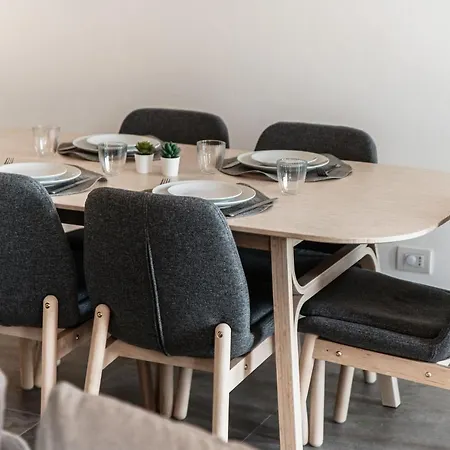 شقة Friends - By Myhomeincomo كومو