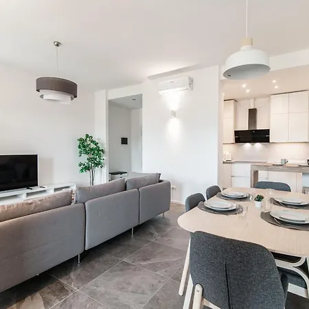 Friends - By Myhomeincomo شقة كومو